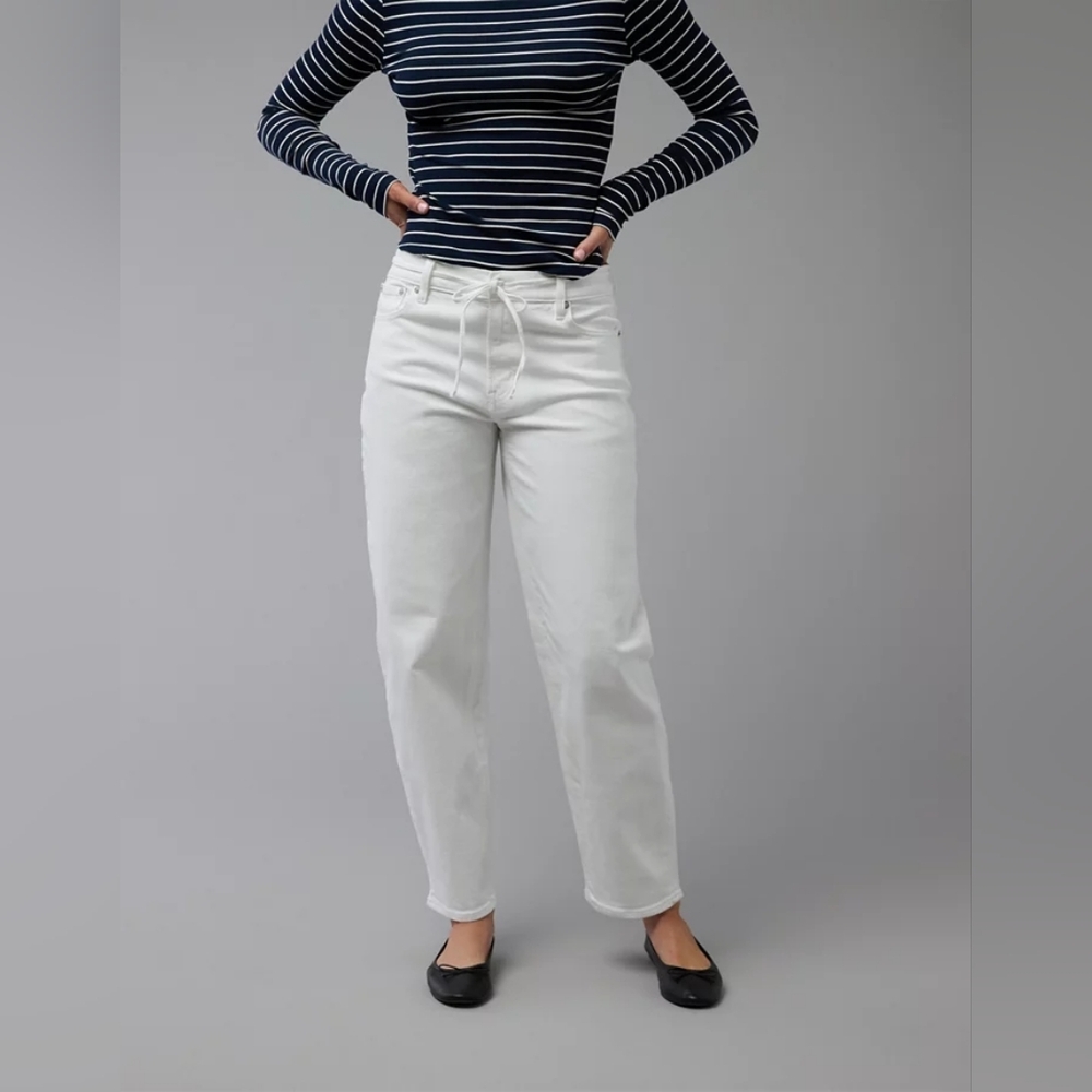 NWT AE White Mid Rise Stretch barrel jeans Size 18, Size 16